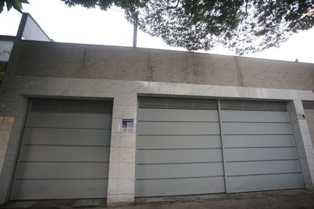 Casa à venda com 370m², 4 quartos e 3 vagasFachada