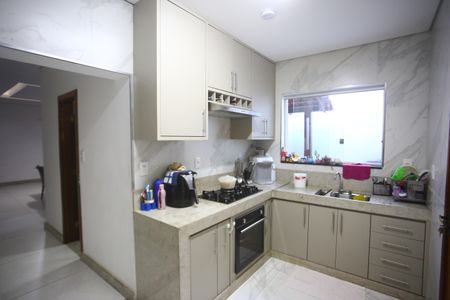 Casa à venda com 370m², 4 quartos e 3 vagasCozinha