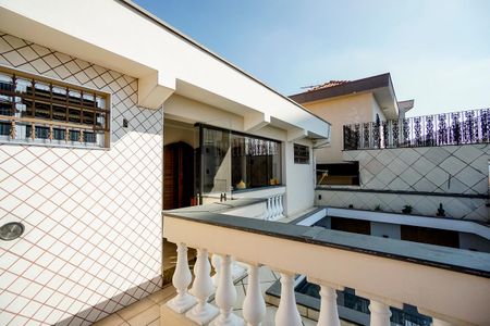 Casa à venda com 170m², 3 quartos e 2 vagas Casa à venda com 170m², 3 quartos e 2 vagasTerraço