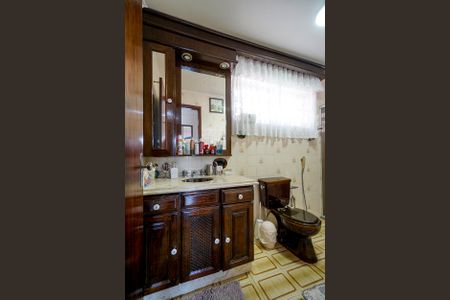 Casa à venda com 170m², 3 quartos e 2 vagas Casa à venda com 170m², 3 quartos e 2 vagasBanheiro social