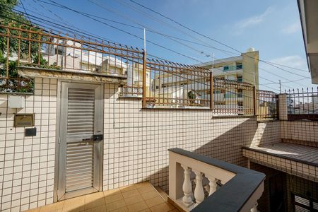 Casa à venda com 170m², 3 quartos e 2 vagas Casa à venda com 170m², 3 quartos e 2 vagasTerraço