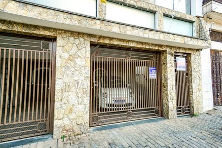 Casa à venda com 170m², 3 quartos e 2 vagas Casa à venda com 170m², 3 quartos e 2 vagasFachada