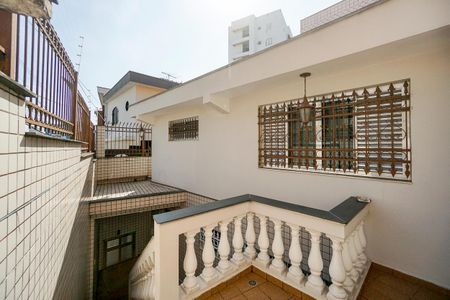 Casa à venda com 170m², 3 quartos e 2 vagas Casa à venda com 170m², 3 quartos e 2 vagasTerraço