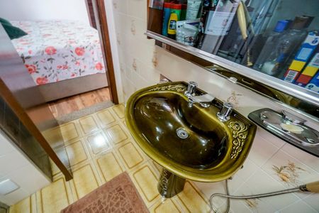 Casa à venda com 170m², 3 quartos e 2 vagas Casa à venda com 170m², 3 quartos e 2 vagasBanheiro social