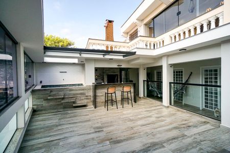 Casa à venda com 170m², 3 quartos e 2 vagas Casa à venda com 170m², 3 quartos e 2 vagasTerraço