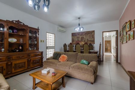 Casa à venda com 272m², 3 quartos e 3 vagasSala