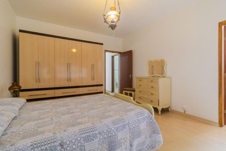 Casa à venda com 272m², 3 quartos e 3 vagasSuíte