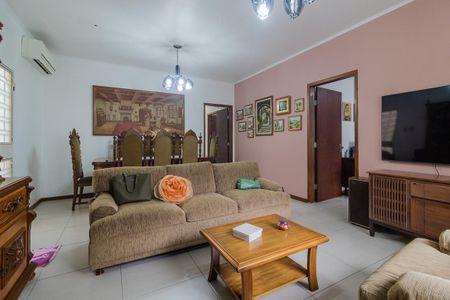 Casa à venda com 272m², 3 quartos e 3 vagasSala