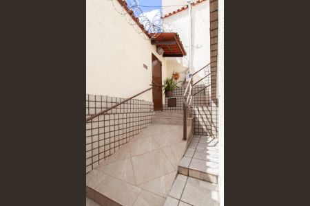 Casa à venda com 400m², 3 quartos e 6 vagas Casa à venda com 400m², 3 quartos e 6 vagasEdícula - Entrada