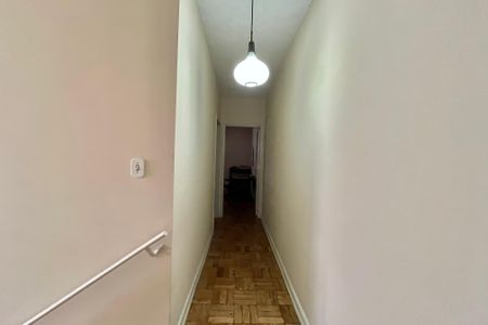Casa à venda com 260m², 5 quartos e 2 vagas Casa à venda com 260m², 5 quartos e 2 vagasCorredor