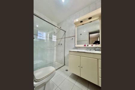 Casa à venda com 260m², 5 quartos e 2 vagas Casa à venda com 260m², 5 quartos e 2 vagasBanheiro da Suíte