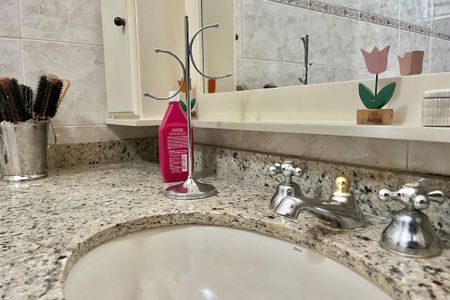 Casa à venda com 260m², 5 quartos e 2 vagas Casa à venda com 260m², 5 quartos e 2 vagasBanheiro Social