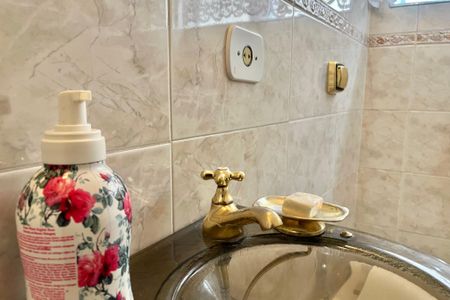Casa à venda com 260m², 5 quartos e 2 vagas Casa à venda com 260m², 5 quartos e 2 vagasLavabo