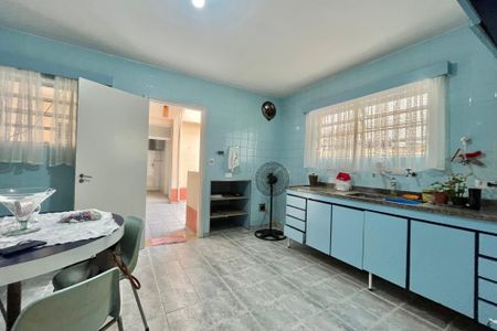 Casa à venda com 260m², 5 quartos e 2 vagas Casa à venda com 260m², 5 quartos e 2 vagasCozinha