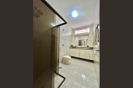 Casa à venda com 260m², 5 quartos e 2 vagas Casa à venda com 260m², 5 quartos e 2 vagasBanheiro Social
