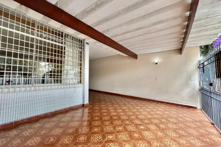 Casa à venda com 260m², 5 quartos e 2 vagas Casa à venda com 260m², 5 quartos e 2 vagasGaragem