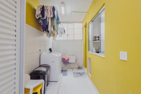 Casa à venda com 120m², 4 quartos e 1 vagaÁrea de Serviço