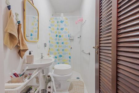 Casa à venda com 120m², 4 quartos e 1 vagaÁrea de Serviço - Banheiro