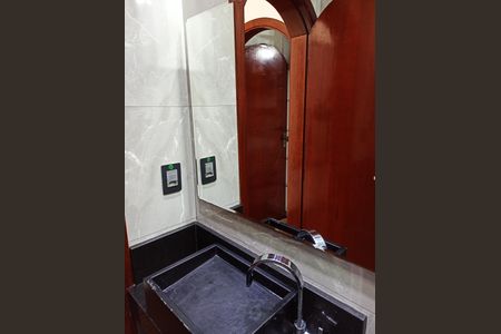 Casa à venda com 132m², 3 quartos e 5 vagas Casa à venda com 132m², 3 quartos e 5 vagasDetalhe - Banheiro Social