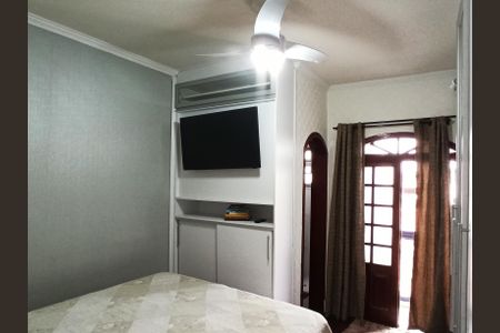 Casa à venda com 132m², 3 quartos e 5 vagas Casa à venda com 132m², 3 quartos e 5 vagasDetalhe - Quarto 01 com Suíte e Varanda