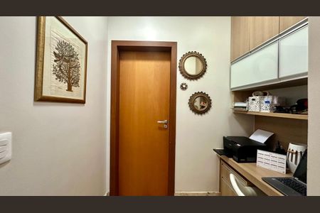 Casa à venda com 382m², 4 quartos e 5 vagas Casa à venda com 382m², 4 quartos e 5 vagasEscritório