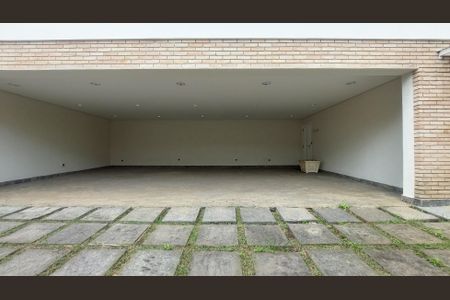 Casa à venda com 517m², 5 quartos e 8 vagas Casa à venda com 517m², 5 quartos e 8 vagasGaragem