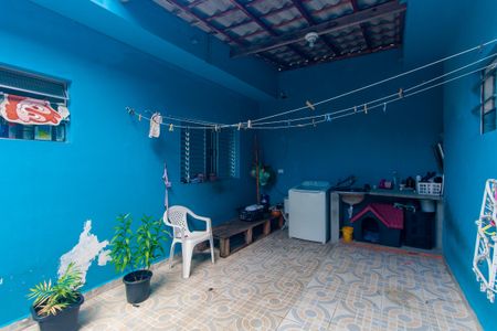 Casa à venda com 185m², 4 quartos e 4 vagas Casa à venda com 185m², 4 quartos e 4 vagasQuintal