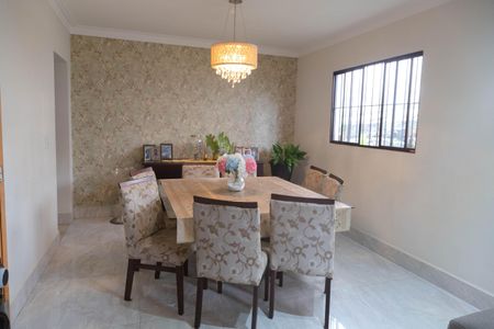 Casa à venda com 380m², 4 quartos e 4 vagas Casa à venda com 380m², 4 quartos e 4 vagasSala de Jantar