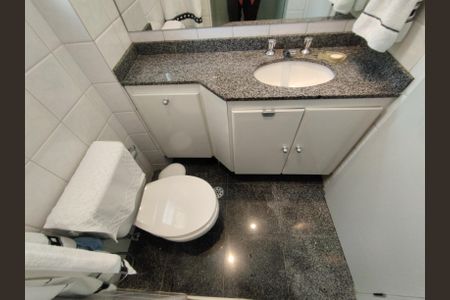 Apartamento à venda com 75m², 3 quartos e 1 vaga Apartamento à venda com 75m², 3 quartos e 1 vagaBanheiro da Suíte