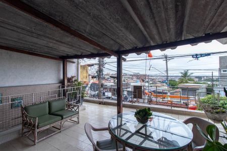 Casa à venda com 176m², 3 quartos e 2 vagas Casa à venda com 176m², 3 quartos e 2 vagasVaranda gourmet
