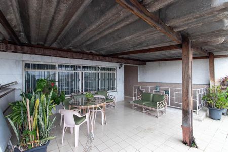 Casa à venda com 176m², 3 quartos e 2 vagas Casa à venda com 176m², 3 quartos e 2 vagasVaranda gourmet