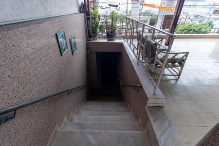 Casa à venda com 176m², 3 quartos e 2 vagas Casa à venda com 176m², 3 quartos e 2 vagasEscada Externa