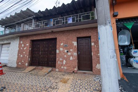 Casa à venda com 176m², 3 quartos e 2 vagas Casa à venda com 176m², 3 quartos e 2 vagasFachada