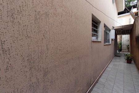 Casa à venda com 176m², 3 quartos e 2 vagas Casa à venda com 176m², 3 quartos e 2 vagasCorredor externo