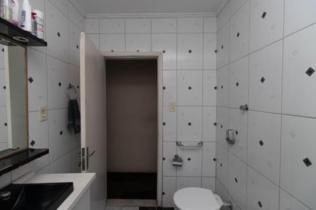 Casa à venda com 176m², 3 quartos e 2 vagas Casa à venda com 176m², 3 quartos e 2 vagasBanheiro Social