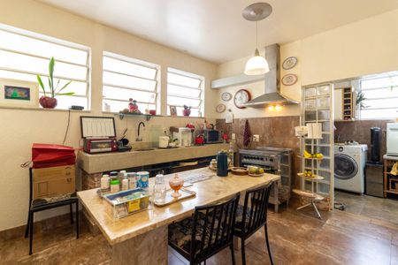 Apartamento para alugar com 277m², 4 quartos e 2 vagas Apartamento para alugar com 277m², 4 quartos e 2 vagasCozinha