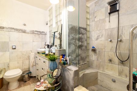 Apartamento para alugar com 277m², 4 quartos e 2 vagas Apartamento para alugar com 277m², 4 quartos e 2 vagasBanheiro da Suíte