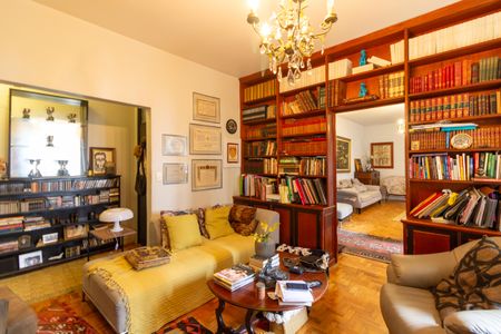 Apartamento para alugar com 277m², 4 quartos e 2 vagas Apartamento para alugar com 277m², 4 quartos e 2 vagasEscritório