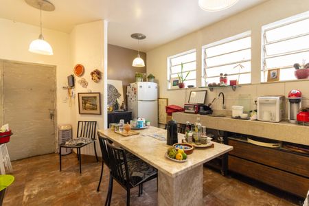 Apartamento para alugar com 277m², 4 quartos e 2 vagas Apartamento para alugar com 277m², 4 quartos e 2 vagasCozinha