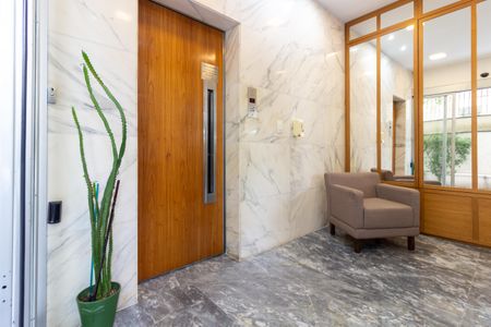 Apartamento para alugar com 277m², 4 quartos e 2 vagas Apartamento para alugar com 277m², 4 quartos e 2 vagasÁrea comum - Hall social