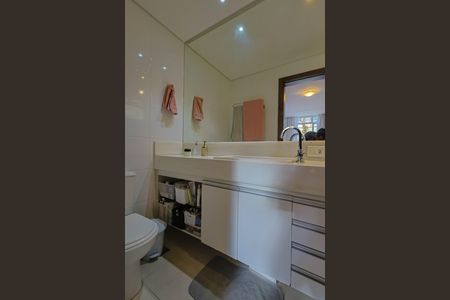 Apartamento à venda com 226m², 3 quartos e 2 vagasBanheiro da Suíte