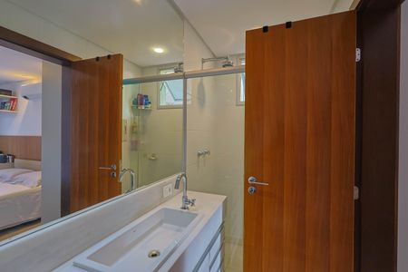 Apartamento à venda com 226m², 3 quartos e 2 vagasBanheiro da Suíte