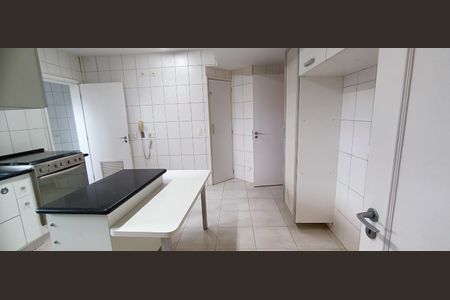 Apartamento à venda com 200m², 5 quartos e 4 vagas Apartamento à venda com 200m², 5 quartos e 4 vagasCozinha