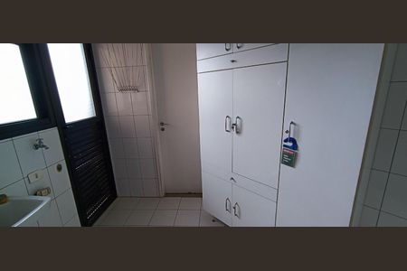 Apartamento à venda com 200m², 5 quartos e 4 vagas Apartamento à venda com 200m², 5 quartos e 4 vagasÁrea de Serviço