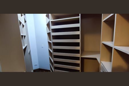 Apartamento à venda com 200m², 5 quartos e 4 vagas Apartamento à venda com 200m², 5 quartos e 4 vagasCloset da suíte 1