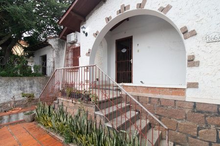 Casa à venda com 200m², 2 quartos e 6 vagas Casa à venda com 200m², 2 quartos e 6 vagasFachada