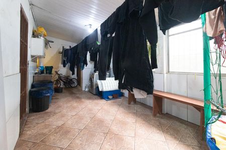 Casa à venda com 200m², 2 quartos e 6 vagas Casa à venda com 200m², 2 quartos e 6 vagasÁrea de Serviço