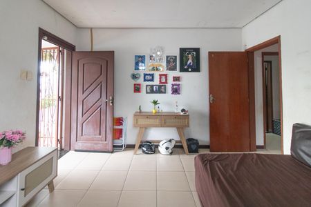 Casa à venda com 200m², 2 quartos e 6 vagas Casa à venda com 200m², 2 quartos e 6 vagasSala