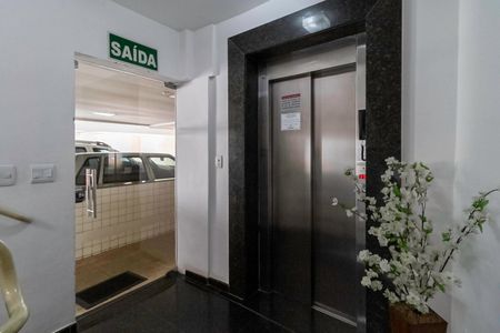 Apartamento à venda com 149m², 3 quartos e 2 vagas Apartamento à venda com 149m², 3 quartos e 2 vagasHall social