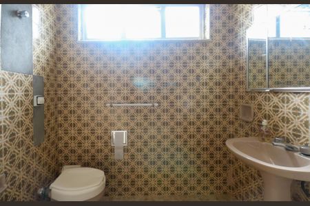 Casa à venda com 259m², 4 quartos e 4 vagasBanheiro Social